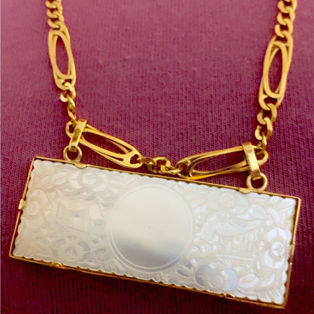14k gold carved mother of pearl pendant - Picture 10 of 10